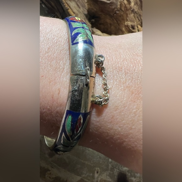 Authentic Vintage Floral Cloisonné Hinged Bangle in White Bronze 2.75” blues Red - Picture 3 of 9